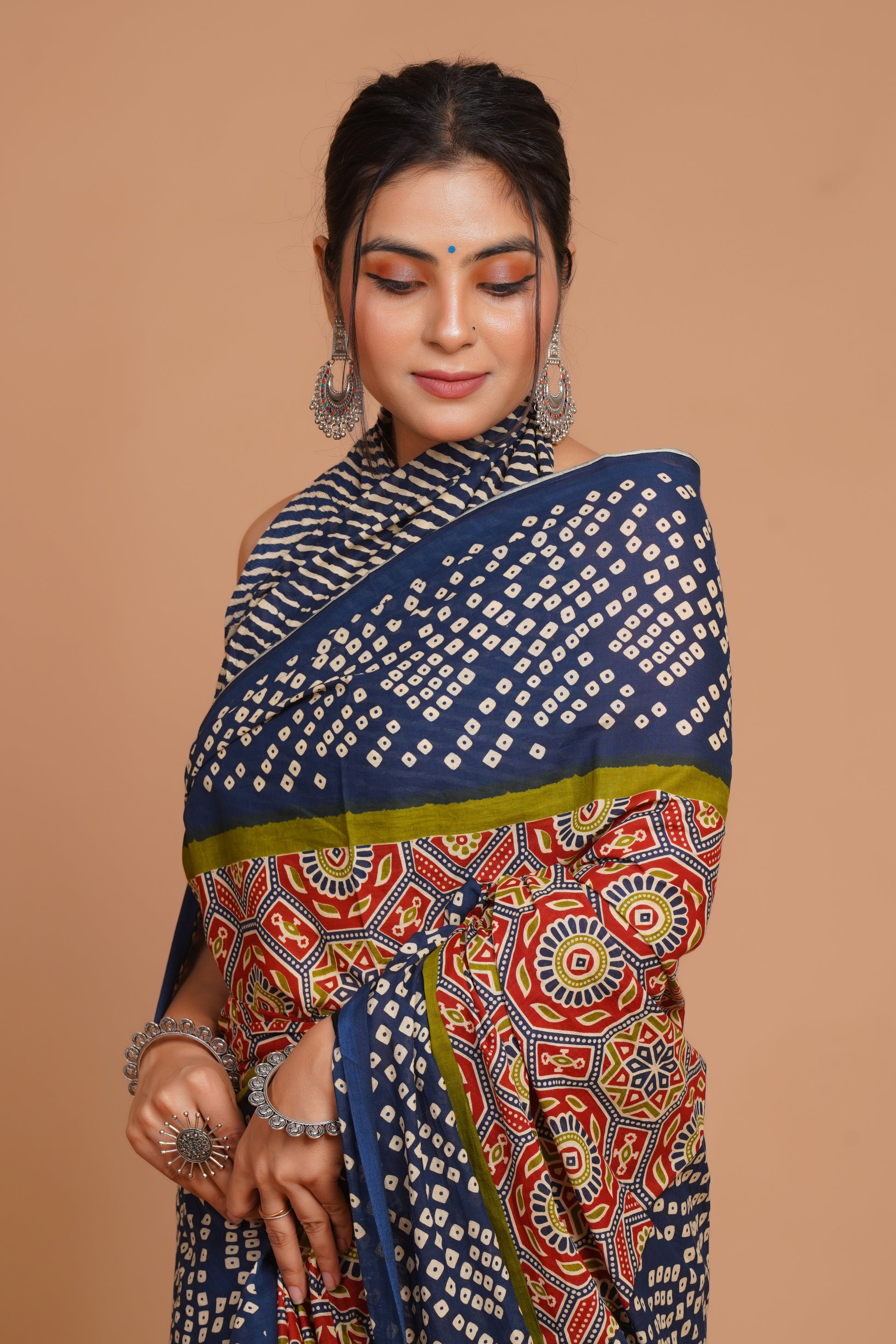 Bagru Print Mulmul Cotton Saree – Floral Buti Print
