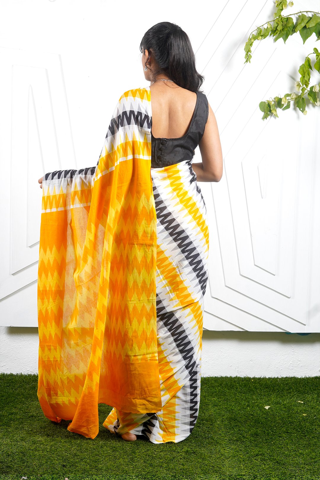 Cotton mulmul saree (MULTICOLOR)
