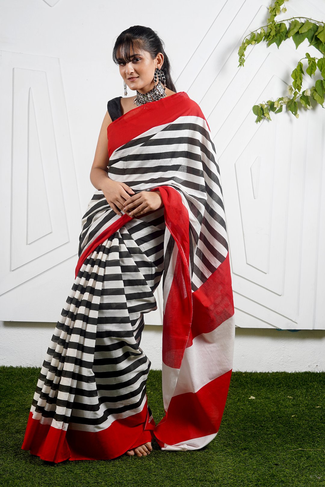 Cotton mulmul saree (black & White)