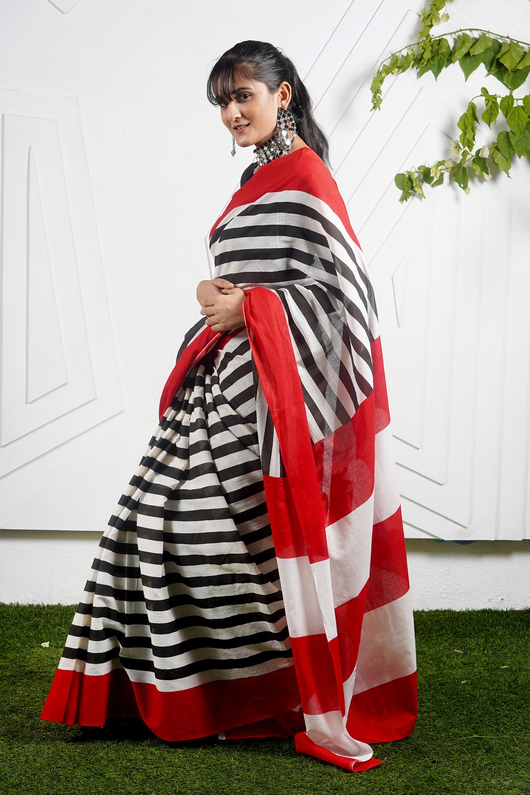 Cotton mulmul saree (black & White)