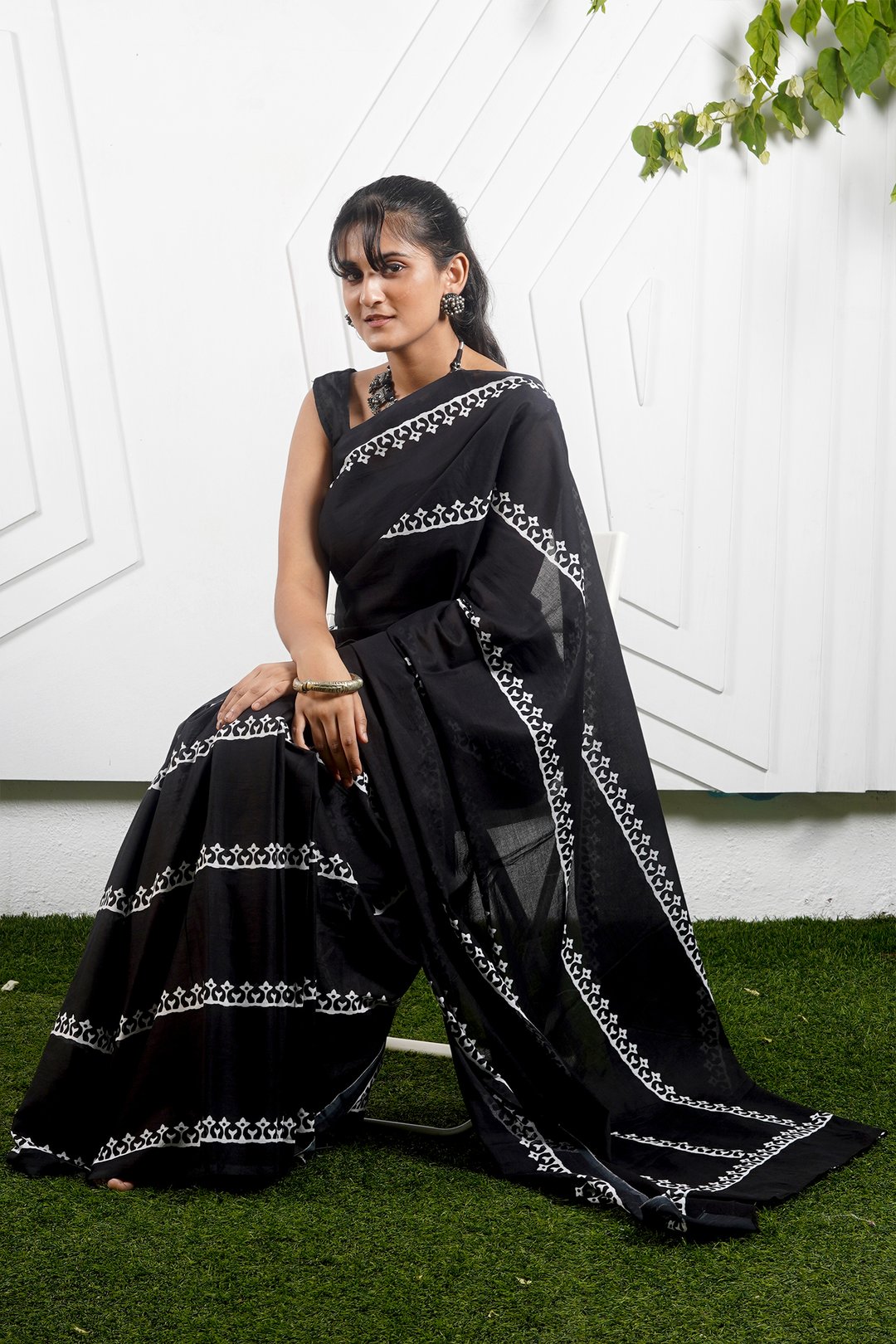 Cotton mulmul saree  (BLACK)