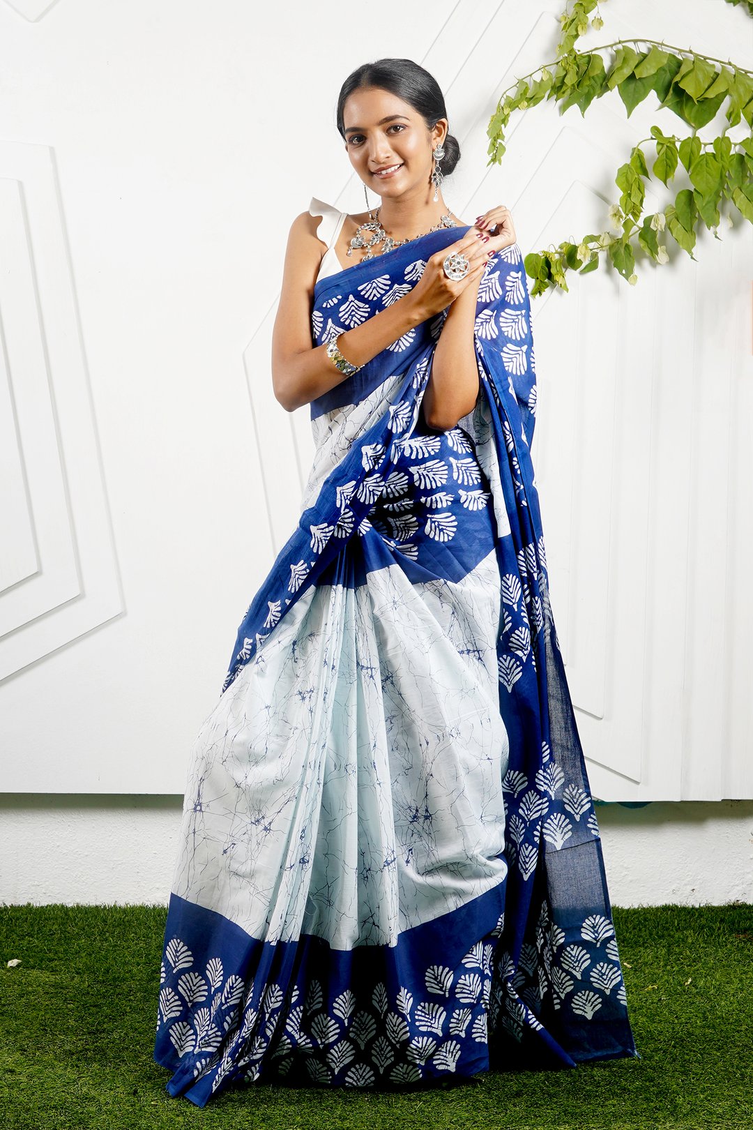 Cotton Mulmul Saree (Blue & White)